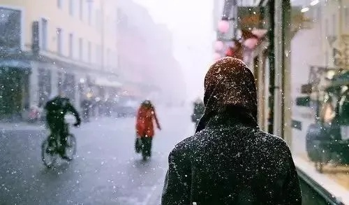明天几点到几点下雨？一场关于时间与等待的沉思