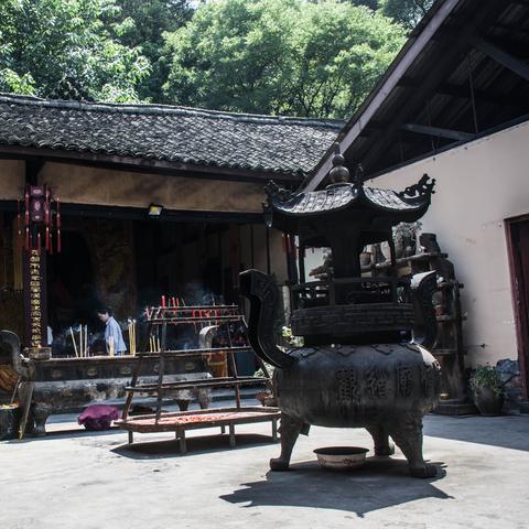 成都最新天气15天展望，晴雨交替，气温起伏需留意