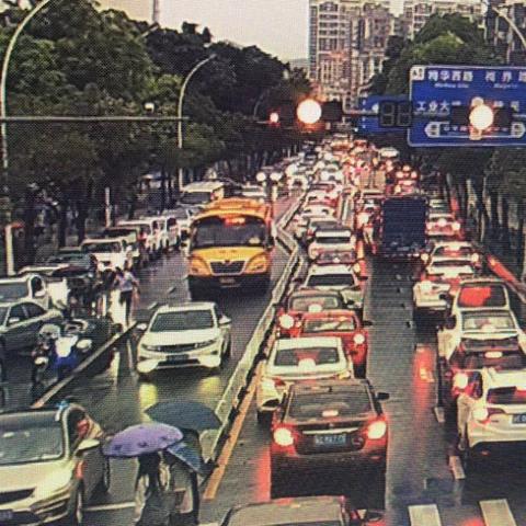 珠海台风最新消息今天,风雨中的坚守与温情 珠海台风最新消息今天,风雨中的坚守与温情